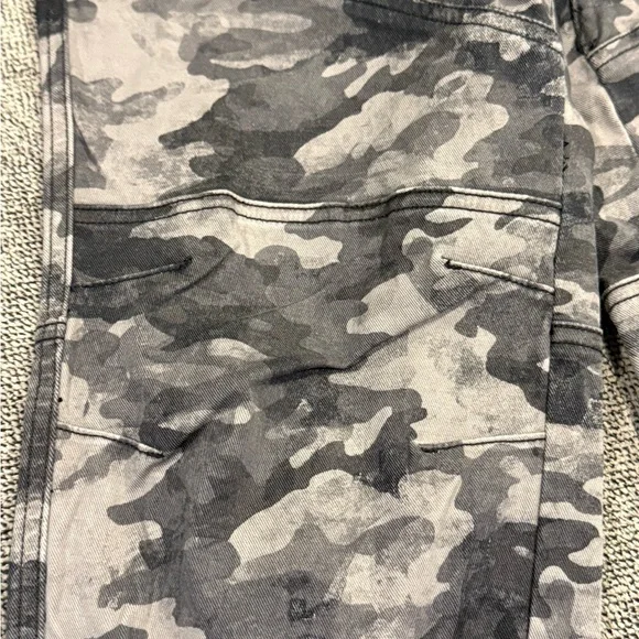 SPANX Black and Gray Camo Jogger Style pants - Picture 4 of 5